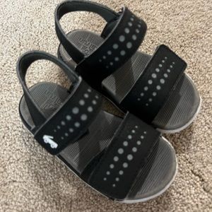 SEE KAI RUN SANDALS 6 C BLK